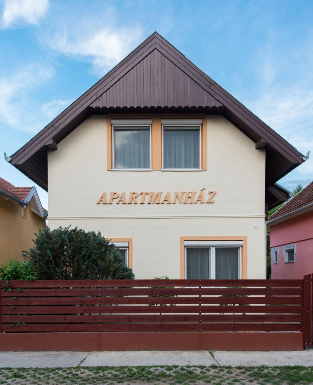 Hajdu Apartman 3. Hajdúszoboszló Buitenkant foto