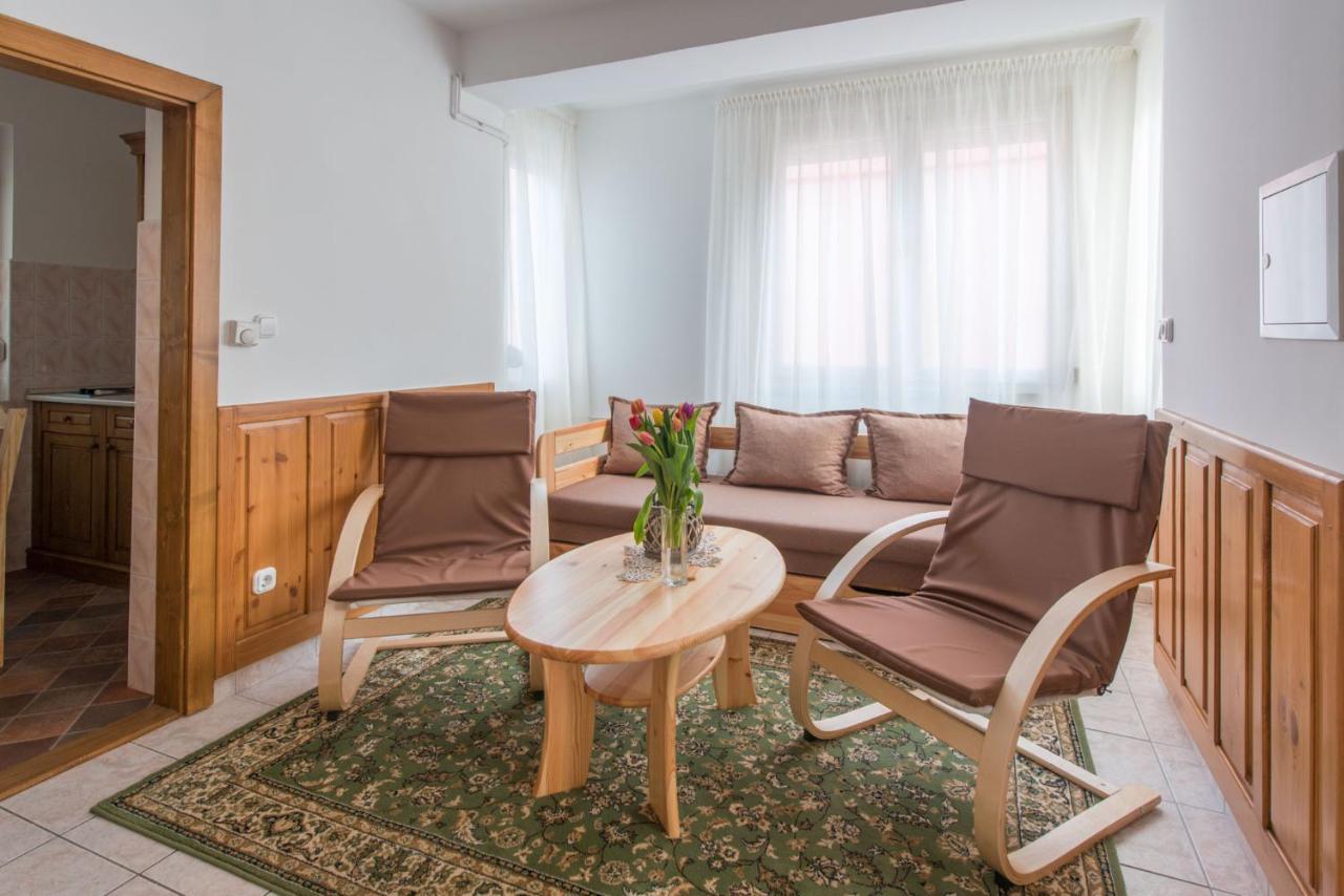 Hajdu Apartman 3. Hajdúszoboszló Buitenkant foto